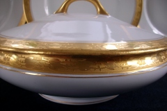 HUTSCHENREUTHER FAVORIT (ENCRUSTED GOLD BAND)-   ROUND COVERED SERVING BOWL     ..... https://www.jaapiesFineChinaStore.com