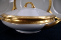 HUTSCHENREUTHER FAVORIT (ENCRUSTED GOLD BAND)-   ROUND COVERED SERVING BOWL     ..... https://www.jaapiesFineChinaStore.com