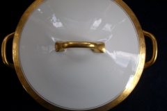 HUTSCHENREUTHER FAVORIT (ENCRUSTED GOLD BAND)-   ROUND COVERED SERVING BOWL     ..... https://www.jaapiesFineChinaStore.com