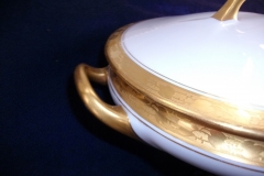 HUTSCHENREUTHER FAVORIT (ENCRUSTED GOLD BAND)-   ROUND COVERED SERVING BOWL     ..... https://www.jaapiesFineChinaStore.com