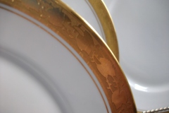 HUTSCHENREUTHER FAVORIT (ENCRUSTED GOLD BAND)-  SALAD PLATE  .....  https://www.jaapiesFineChinaStore.com