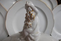 KPM (BERLIN) NEUOSIER 05-   COVERED SERVING  BOWL  .....   ttps://jaapiesfinechinastore.com