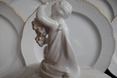 KPM (BERLIN) NEUOSIER 05-   COVERED SERVING  BOWL  .....   ttps://jaapiesfinechinastore.com