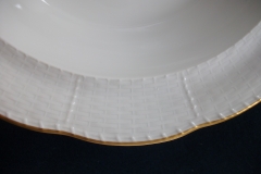 KPM (BERLIN) NEUOSIER 05-   COVERED SERVING  BOWL  .....   ttps://www.jaapiesfinechinastore.com