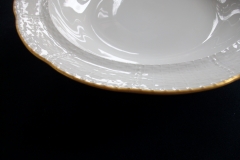 KPM (BERLIN) NEUOSIER 05-   COVERED SERVING  BOWL  .....   ttps://www.jaapiesfinechinastore.com