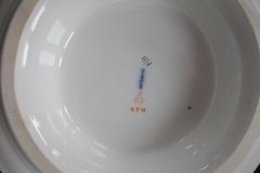 KPM (BERLIN) NEUOSIER 05-   COVERED SERVING  BOWL  .....   ttps://jaapiesfinechinastore.com