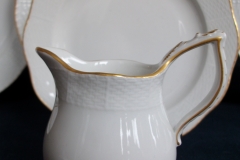 KPM (BERLIN) NEUOSIER 05- CREAMER   ..... https://www.jaapiesfinechinastore.com