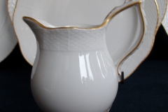 KPM (BERLIN) NEUOSIER 05- CREAMER   ..... https://www.jaapiesfinechinastore.com