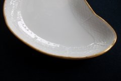 KPM (BERLIN) NEUOSIER 05- CRESCENT SALAD  PLATE   .....   ttps://jaapiesfinechinastore.com