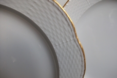 KPM (BERLIN) NEUOSIER 05- DINNER  PLATE   ..... https://www.jaapiesfinechinastore.com