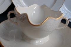 KPM (BERLIN) NEUOSIER 05- GRAVY BOAT   ..... https://www.jaapiesfinechinastore.com