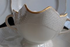 KPM (BERLIN) NEUOSIER 05- GRAVY BOAT   ..... http://jaapiesfinechinastore.com