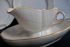 KPM (BERLIN) NEUOSIER 05- GRAVY BOAT   ..... https://www.jaapiesfinechinastore.com