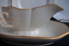 KPM (BERLIN) NEUOSIER 05- GRAVY BOAT   ..... https://www.jaapiesfinechinastore.com