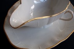 KPM (BERLIN) NEUOSIER 05- GRAVY BOAT   ..... http://jaapiesfinechinastore.com