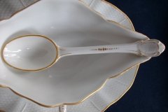 KPM (BERLIN) NEUOSIER 05- GRAVY BOAT   ..... http://jaapiesfinechinastore.com