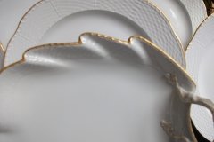 KPM (BERLIN) NEUOSIER 05- LEAF DISH /HANDLE   .....   ttps://jaapiesfinechinastore.com