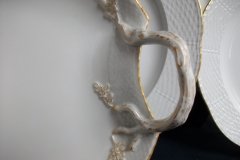KPM (BERLIN) NEUOSIER 05- LEAF DISH /HANDLE   .....   ttps://jaapiesfinechinastore.com