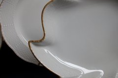 KPM (BERLIN) NEUOSIER 05- LEAF DISH /HANDLE   .....   ttps://jaapiesfinechinastore.com