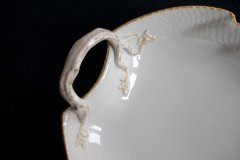 KPM (BERLIN) NEUOSIER 05- LEAF DISH /HANDLE   .....   ttps://jaapiesfinechinastore.com