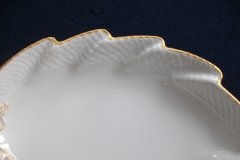 KPM (BERLIN) NEUOSIER 05- LEAF DISH /HANDLE   .....   ttps://jaapiesfinechinastore.com