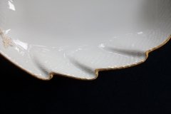 KPM (BERLIN) NEUOSIER 05- LEAF DISH /HANDLE   .....   ttps://jaapiesfinechinastore.com