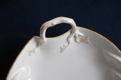 KPM (BERLIN) NEUOSIER 05- LEAF DISH /HANDLE   .....   ttps://www.jaapiesfinechinastore.com