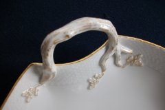 KPM (BERLIN) NEUOSIER 05- LEAF DISH /HANDLE   .....   ttps://jaapiesfinechinastore.com