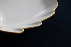 KPM (BERLIN) NEUOSIER 05- LEAF DISH /HANDLE   .....   ttps://www.jaapiesfinechinastore.com