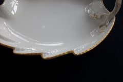 KPM (BERLIN) NEUOSIER 05- LEAF DISH /HANDLE   .....   ttps://jaapiesfinechinastore.com