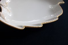 KPM (BERLIN) NEUOSIER 05- LEAF DISH /HANDLE   .....   ttps://jaapiesfinechinastore.com