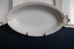 KPM (BERLIN) NEUOSIER 05- OVAL SERVING DISH   ..... https://www.jaapiesfinechinastore.com