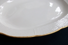 KPM (BERLIN) NEUOSIER 05-   SERVINGPLATTER  13 1/4"   .....   ttps://www.jaapiesfinechinastore.com