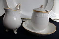 KPM (BERLIN) NEUOSIER 05- COVERED SUGAR BOWL   ..... https://www.jaapiesfinechinastore.com