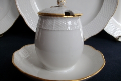 KPM (BERLIN) NEUOSIER 05- COVERED SUGAR BOWL   ..... https://www.jaapiesfinechinastore.com