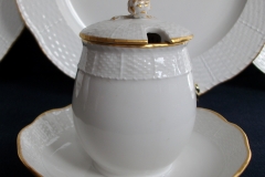 KPM (BERLIN) NEUOSIER 05- COVERED SUGAR BOWL   ..... https://www.jaapiesfinechinastore.com