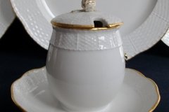 KPM (BERLIN) NEUOSIER 05- COVERED SUGAR BOWL   ..... http://jaapiesfinechinastore.com