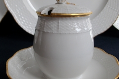 KPM (BERLIN) NEUOSIER 05- COVERED SUGAR BOWL   ..... https://www.jaapiesfinechinastore.com