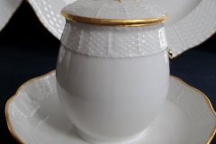 KPM (BERLIN) NEUOSIER 05- COVERED SUGAR BOWL   ..... https://www.jaapiesfinechinastore.com