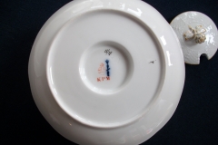 KPM (BERLIN) NEUOSIER 05- COVERED SUGAR BOWL   ..... https://www.jaapiesfinechinastore.com