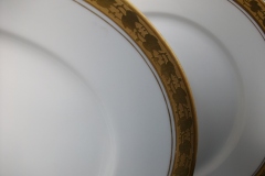 HUTSCHENREUTHER FAVORIT (ENCRUSTED GOLD BAND)-   OVAL HUTSCHENREUTHER FAVORIT-  OVAL SERVING PLATTER  16  1/4" ..... https://www.jaapiesFineChinaStore.com