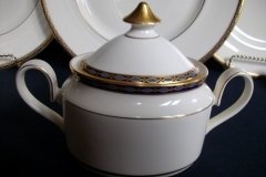 MINTON ST JAMES- COVERED SUGAR BOWL   .....   http://jaapiesfinechinastore.com