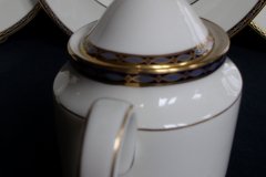 MINTON ST JAMES- COVERED SUGAR BOWL   .....   http://jaapiesfinechinastore.com