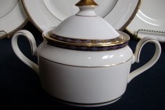MINTON ST JAMES- COVERED SUGAR BOWL   .....   http://jaapiesfinechinastore.com