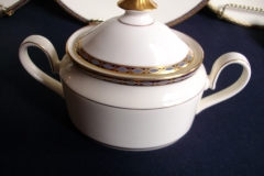 MINTON ST JAMES- COVERED SUGAR BOWL   .....   https://www.jaapiesfinechinastore.com