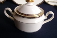 MINTON ST JAMES- COVERED SUGAR BOWL   .....   http://jaapiesfinechinastore.com