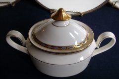 MINTON ST JAMES- COVERED SUGAR BOWL   .....   http://jaapiesfinechinastore.com