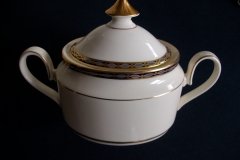 MINTON ST JAMES- COVERED SUGAR BOWL   .....   http://jaapiesfinechinastore.com