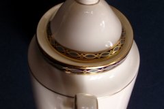 MINTON ST JAMES- COVERED SUGAR BOWL   .....   http://jaapiesfinechinastore.com