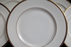 MINTON ST JAMES- DINNER PLATE   .....   https://www.jaapiesfinechinastore.com